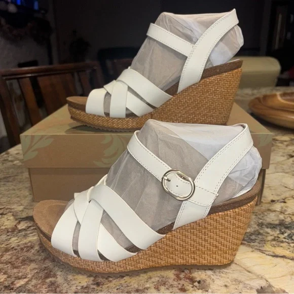 Sofft Women's White Wedge Sandals NIB - Picture 7 of 11